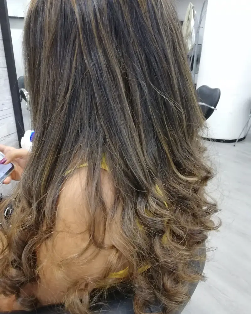 Trabalho de cabelo no Salão Eva